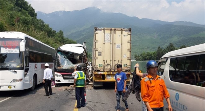 Đà Nẵng: Tai nạn giao thông tại hầm Hải Vân khiến 13 người bị thương