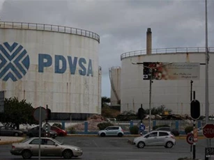 Ngân hàng Nga đóng băng tài khoản của công ty dầu khí quốc gia Venezuela