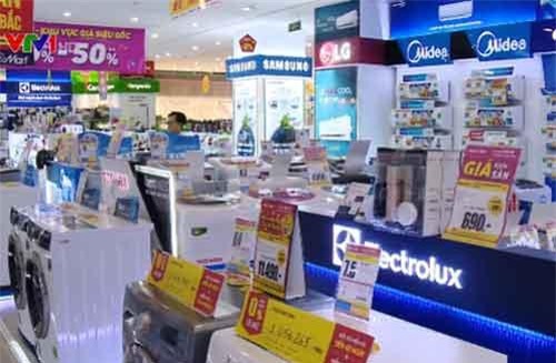 Sau Tết, điện máy đua nhau xả hàng vẫn ít khách