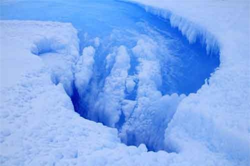 Phát hiện miệng núi lửa rộng 36km dưới lớp băng Greenland?