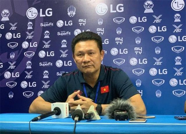 HLV Quốc Tuấn thừa nhận U22 Việt Nam thắng may mắn trước Philippines 