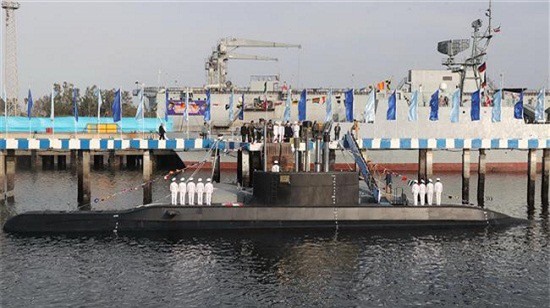 Iran "trình làng" tàu ngầm tự chế tối tân 