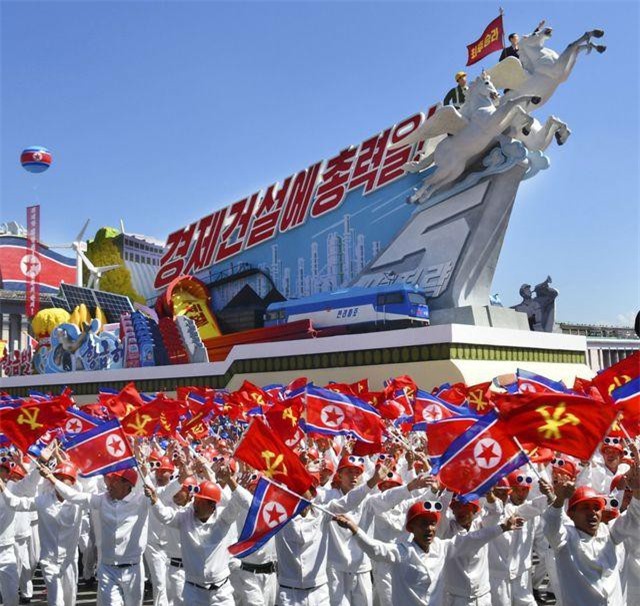 &#x110;&#x1EA5;t n&#x1B0;&#x1EDB;c chuy&#x1EC3;n m&#xEC;nh, ng&#x1B0;&#x1EDD;i Tri&#x1EC1;u Ti&#xEA;n k&#x1EF3; v&#x1ECD;ng l&#x1EDB;n v&#xE0;o th&#x1B0;&#x1EE3;ng &#x111;&#x1EC9;nh t&#x1EA1;i Vi&#x1EC7;t Nam