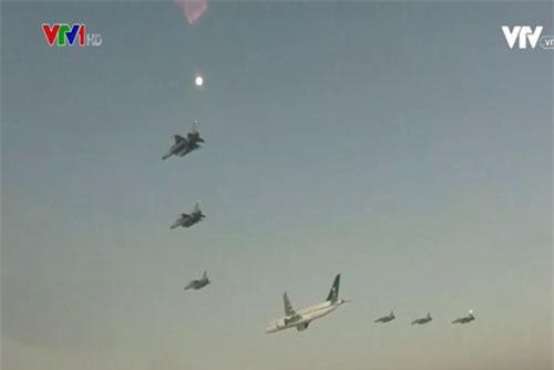 Máy bay chiến đấu Pakistan dẫn đường cho Thái tử Saudi Arabia