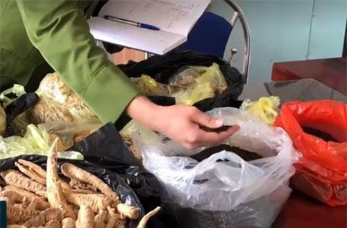 Bày bán tràn lan thuốc nam không rõ nguồn gốc tại khu di tích Tây Thiên