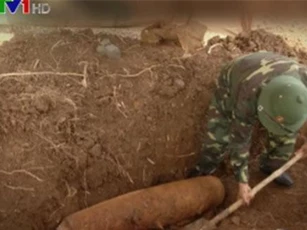 Xử lý quả bom nặng 113kg nằm sát nhà dân