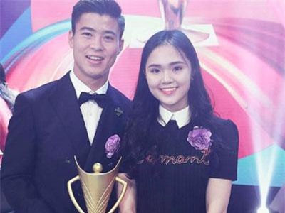 Bạn gái cầu thủ Duy Mạnh kể chuyện làm 'osin không lương' cho anh đi thi đấu