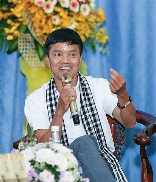 Từ đứa trẻ nhặt rác đến 'cha đẻ' máy bay không người lái