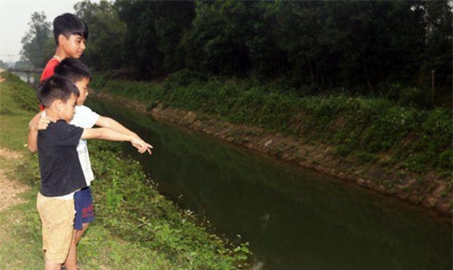 Nam sinh lớp 7 dũng cảm lao xuống dòng nước xiết cứu 2 em nhỏ