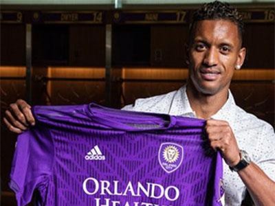 Chính thức: Cựu sao MU gia nhập đội bóng cũ của Kaka