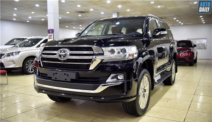 Chi tiết Toyota Land Cruiser 2019 độ 4 ghế ngồi siêu sang. Chiếc Toyota Land Cruiser VXR 2019 này được hãng độ MBS đến từ Trung Đông thay đổi kết cấu của nội thất xe từ 7 chỗ ngồi xuống còn 4 đi kèm thêm nhiều tiện nghi siêu sang. (CHI TIẾT)