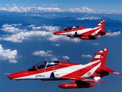 Nhào lộn trên không, hai máy bay Ấn Độ đâm vào nhau