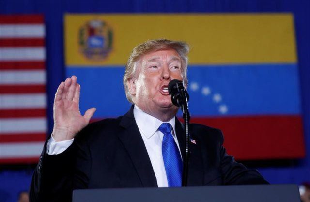 Ông Trump ra "tối hậu thư" cho quân đội Venezuela, cảnh báo để ngỏ mọi phương án