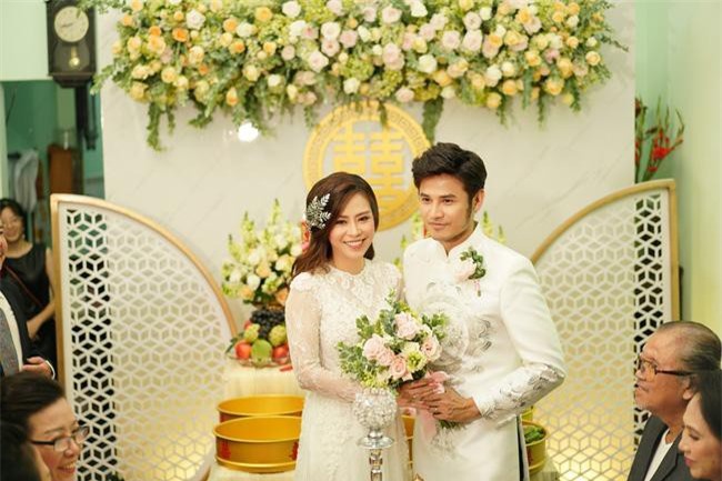 "Hồ ly" Vũ Ngọc Ánh lên xe hoa với Anh Tài, dàn bưng quả là dàn sao việt "khủng"