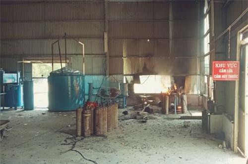 Nổ khí gas tại cơ sở sang chiết, 3 người bỏng nặng