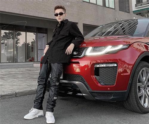 Sơn Tùng M-TP khoe Range Rover Evoque đỏ tuyệt đẹp