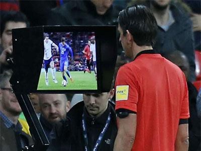 Tổng giám đốc VPF: 'Chúng tôi sẽ áp dụng VAR cho một số trận ở V.League'