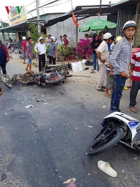 Va chạm với xe tải khi đi lễ hội, 1 người chết, 5 người bị thương