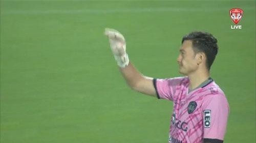 Văn Lâm mắc sai lầm sơ đẳng ở trận ra mắt Muangthong United