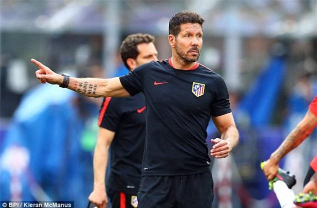  Simeone không quan tâm đến ‘hung thần’ Ronaldo