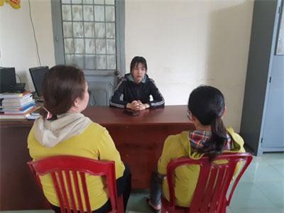 Vụ hai nữ sinh 'mất tích': Bỏ nhà đi vì... bị mẹ thu điện thoại?