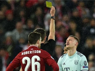 Nhận thẻ vàng, hậu vệ phải số 1 Bayern mất trận lượt về
