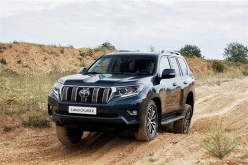 8. Toyota Land Cruiser Prado (doanh số: 101 chiếc).