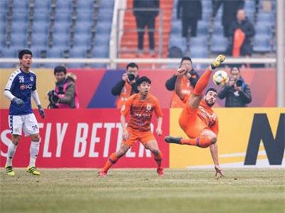 Báo nước ngoài khen ngợi sự kiên cường của CLB Hà Nội ở trận thua Shandong Luneng