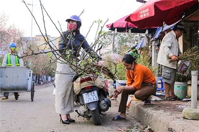 anh: hoa le rung tay bac tien trieu hut nguoi choi sau tet hinh anh 10