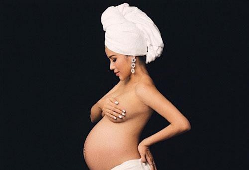 Sự thật bức ảnh "bầu vượt mặt" của Hoa hậu Phạm Hương "ở ẩn" tại Mỹ