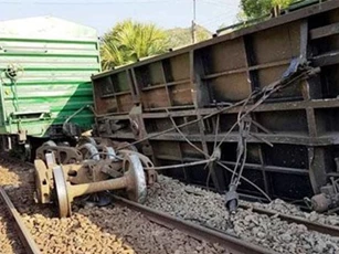Đường sắt Bắc - Nam thông tuyến sau vụ tàu hàng trật bánh ở Bình Thuận