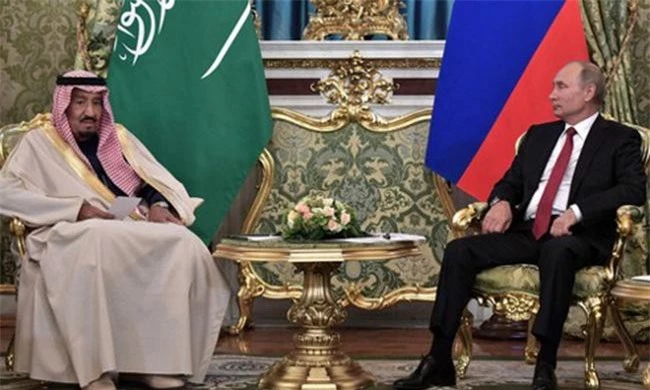 Quốc vương Saudi Arabia Salman bin Abdulaziz Al Saud và Tổng thống Nga Vladimir Putin tại Điện Kremlin trong một chuyến thăm Nga. Ảnh: Anadolu Agency