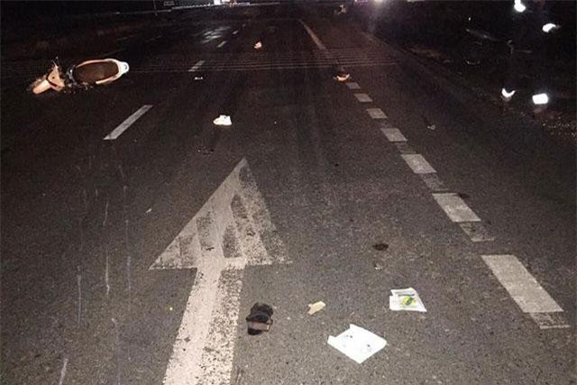 Đâm vào ô tô đỗ bên đường, 3 thanh niên tử vong