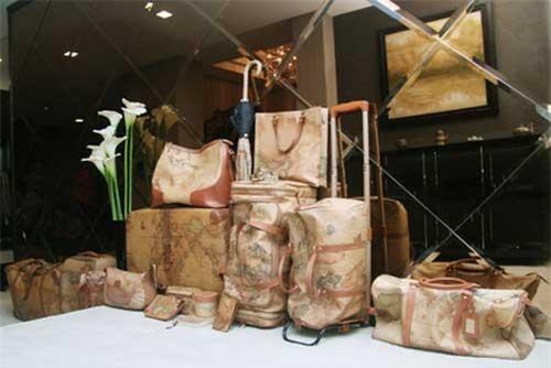 Đàm Vĩnh Hưng rao bán 'phi tần', dân mạng thi nhau vào xin trả góp