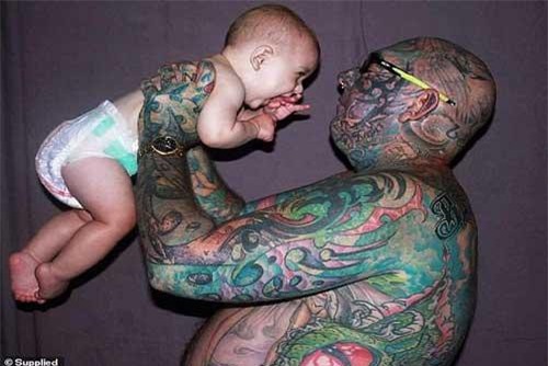 Chi tiền tỷ để xăm kín người