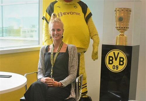 HLV xinh đẹp chê Quang Hải, Công Phượng chỉ đá 1 kèo