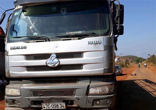 Đắk Nông: Điều tra nhóm người đi xe ô tô, nổ súng bắn tài xế xe tải