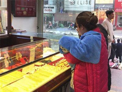 Giá vàng sụt giảm đột ngột sau phiên tăng dữ dội