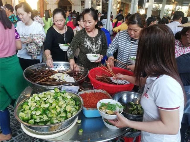 Đặc sản bún mắm nước lèo chay “hút” khách ngày Rằm tháng Giêng - 9