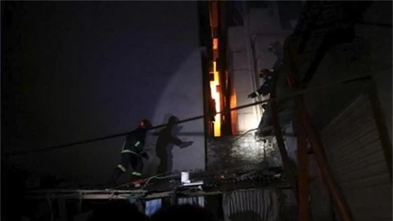 Ít nhất 81 người thiệt mạng trong vụ cháy chung cư tại Bangladesh ảnh 5