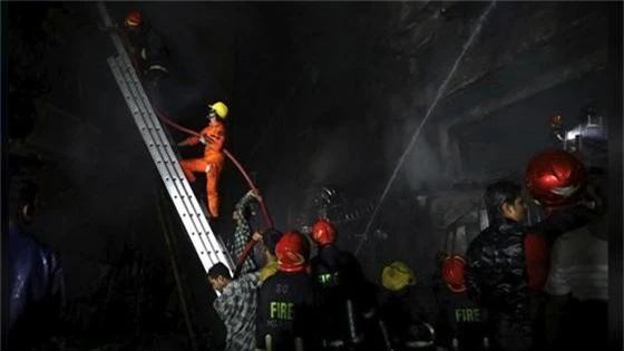 Ít nhất 81 người thiệt mạng trong vụ cháy chung cư tại Bangladesh ảnh 7