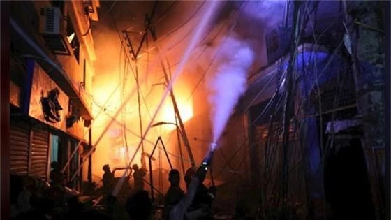 Ít nhất 81 người thiệt mạng trong vụ cháy chung cư tại Bangladesh ảnh 9