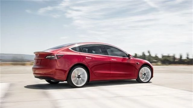 Tesla Model 3 trở nên bất khả xâm phạm - 2