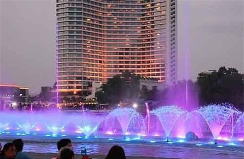 Chiêm ngưỡng đài phun nước dài nhất Đông Nam Á