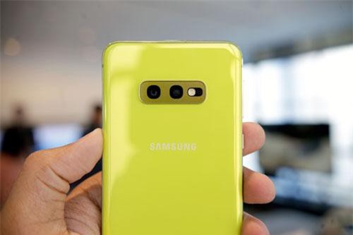 Trên tay smartphone rẻ nhất trong dòng Galaxy S10