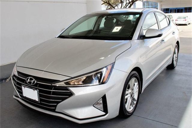 XE HOT QUA ẢNH  (22/2): Hyundai Elantra giảm giá mạnh, dàn môtô siêu 'độc' hộ tống Tổng thống Trump đến VN