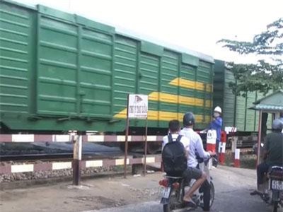 Tự mở lối đi qua đường sắt có thể bị phạt đến 40 triệu đồng