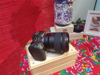 Canon ra mắt máy ảnh full-frame EOS RP gọn nhẹ, giá 38 triệu đồng
