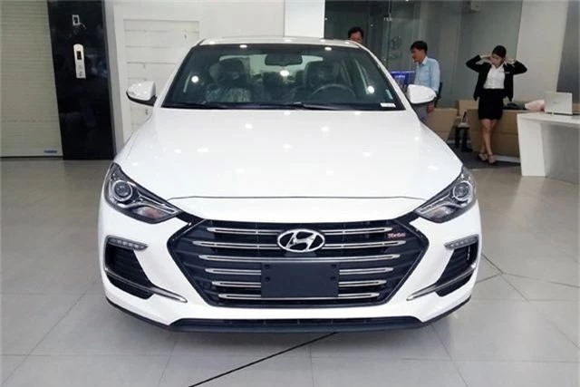 Đón đầu phiên bản mới, Hyundai Elantra giảm giá cho khách Việt tại đại lý - Ảnh 1.