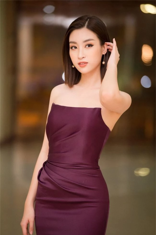 Không có vương miện trên đầu, Đỗ Mỹ Linh thoải mái khoe vai trần sexy thế này - Ảnh 3.